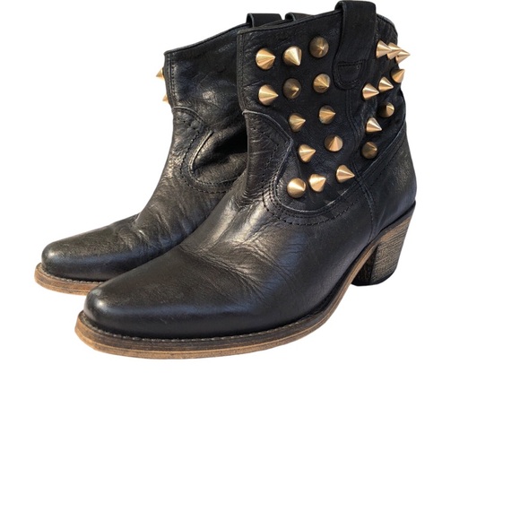 TBA To Be Announced Studded Ankle Boots Leather size 7 broken In And comfy - Picture 10 of 13